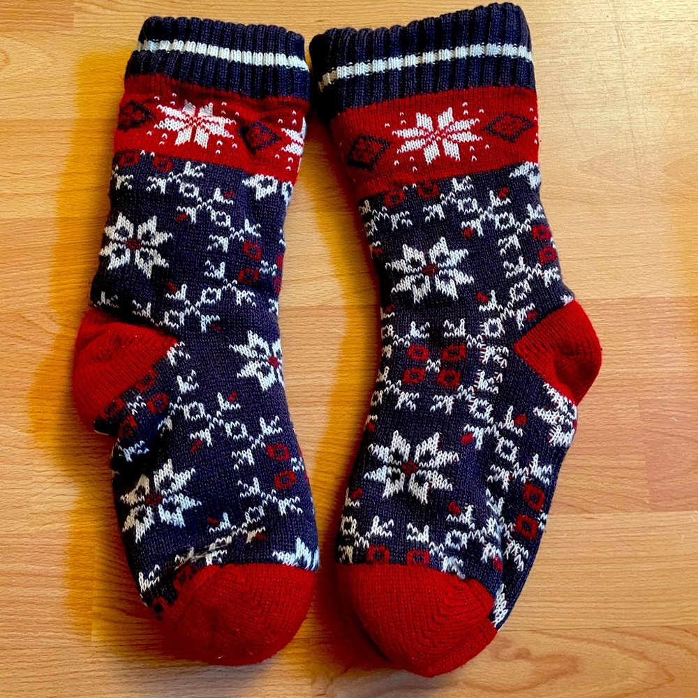Barnes and Noble brand fuzzy socks